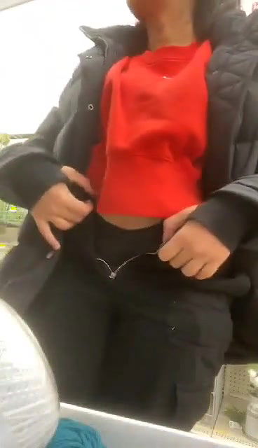 teen girl boobs and pussy show