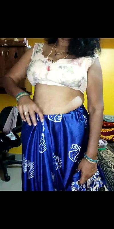 Hot navel mature