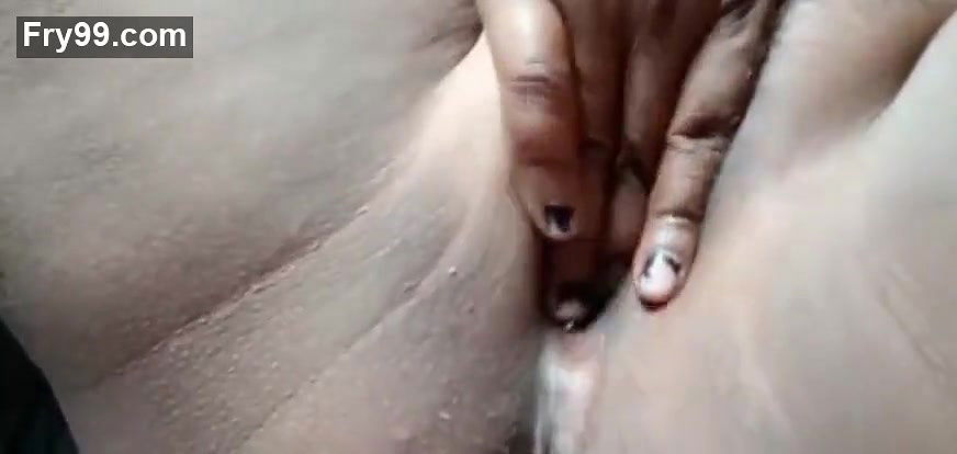 Trisha bhabhi ki black hair wali choot Kasi ha dosto