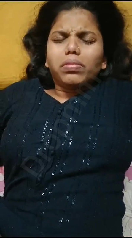 Desi Saali Ko Sut Pahana Kar Uski Chut Mari