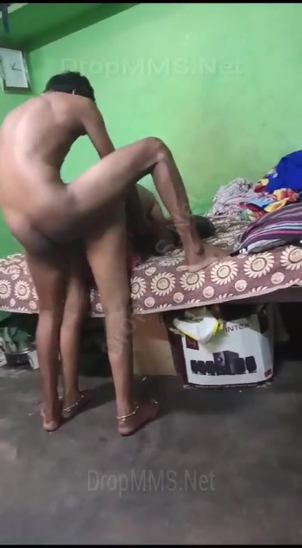 Indian Bhabhi Ko Adhi Raat Me Ghodi Bana Kar Jabarjast Pela