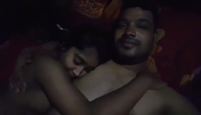 Indian Saali Ko Dost Ke Room Par Le Jakar Maze Se Chudai Kiya