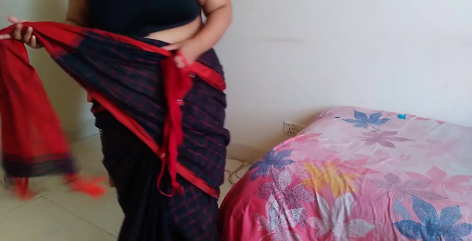 Amazon delivery man came to deliver bra and fucked Indian sexy aunty while her husband was not at home – Hindi Audio