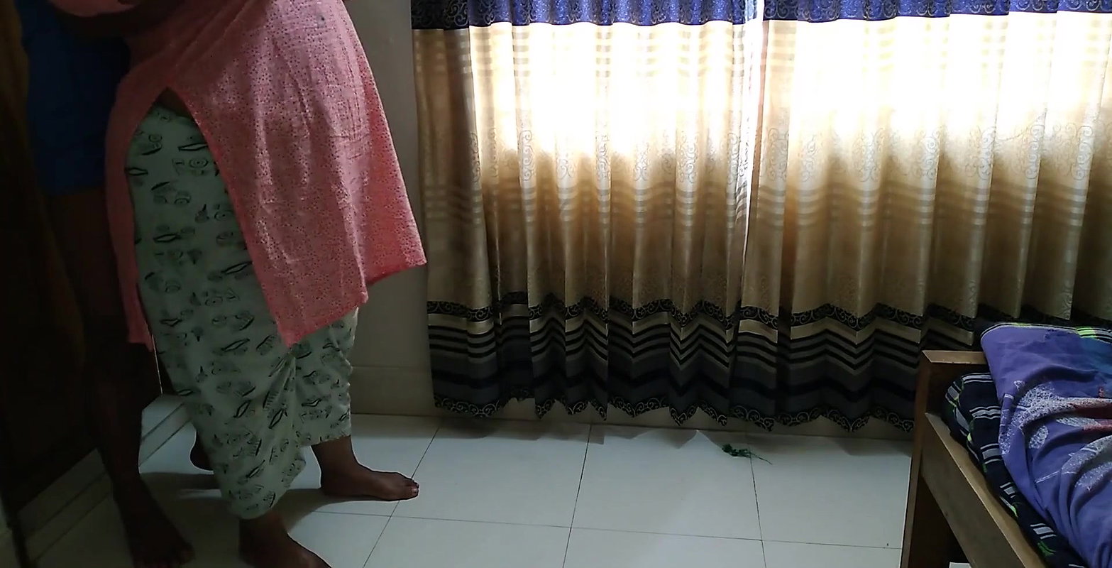 Desperate Wife – Desi Horney Big Boobs & Big Ass Aunty Having Sex With Unknown, When Husband Not at Home