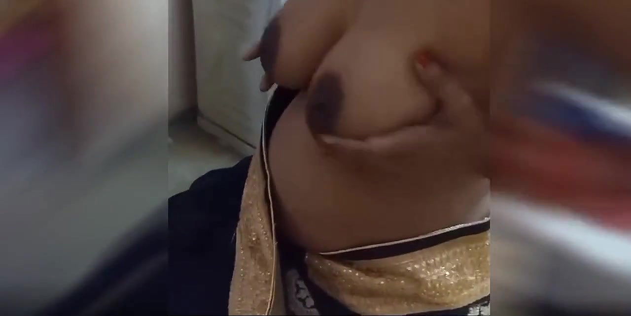 Indian Bhabhi change her Saree and show her Big boobs