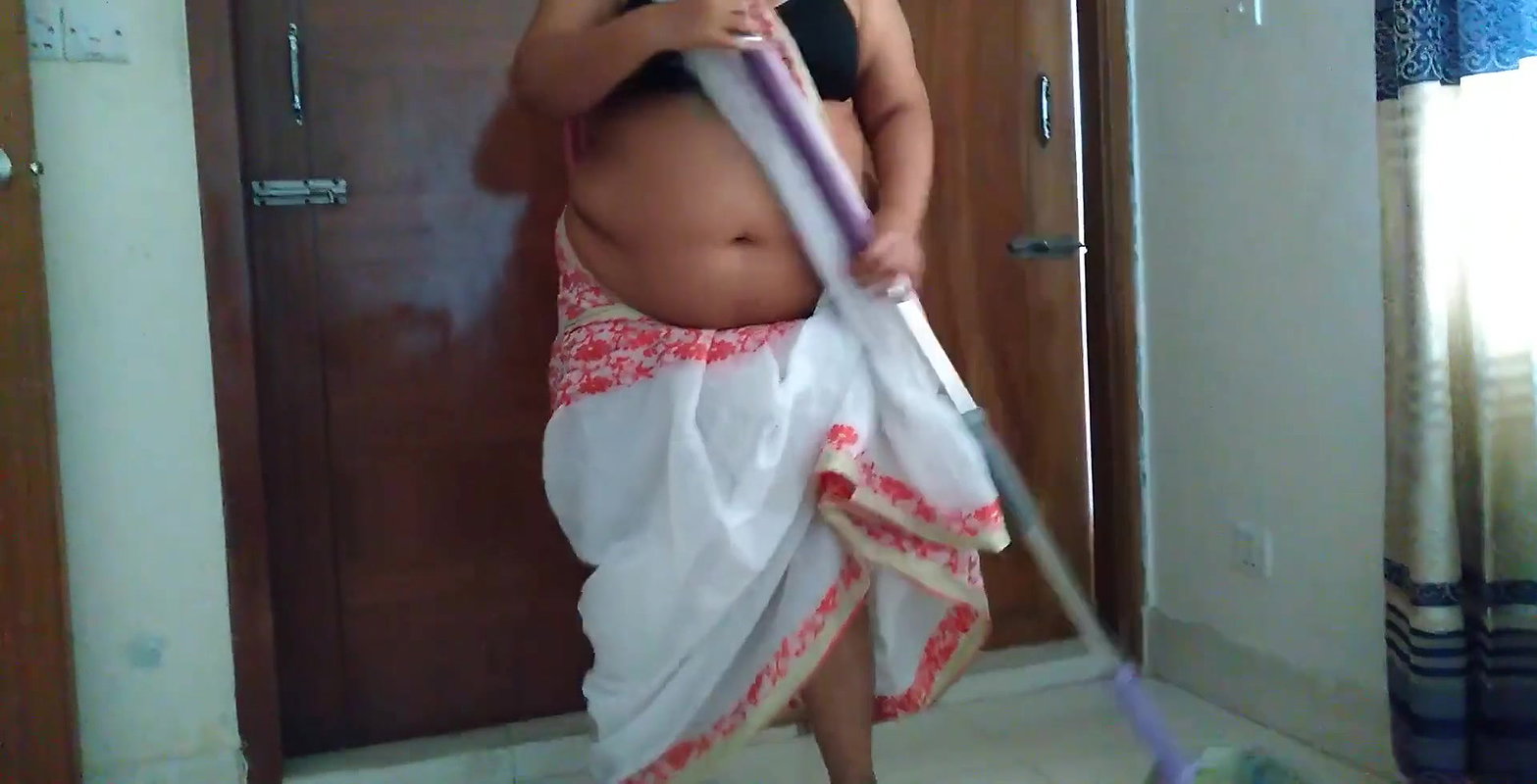 Saree mein sexy naukrani ko dekh kar malik ke bete ka Lund khada ho jata hai – Tamil desi hot maid fucks owner’s son
