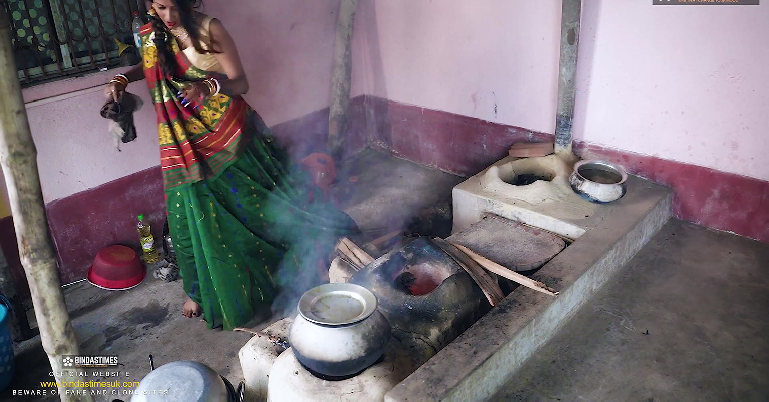 sauteli maa ko devar ke sath chodte huye dekha ussi ke sautele bete ne ( Hindi Audio )