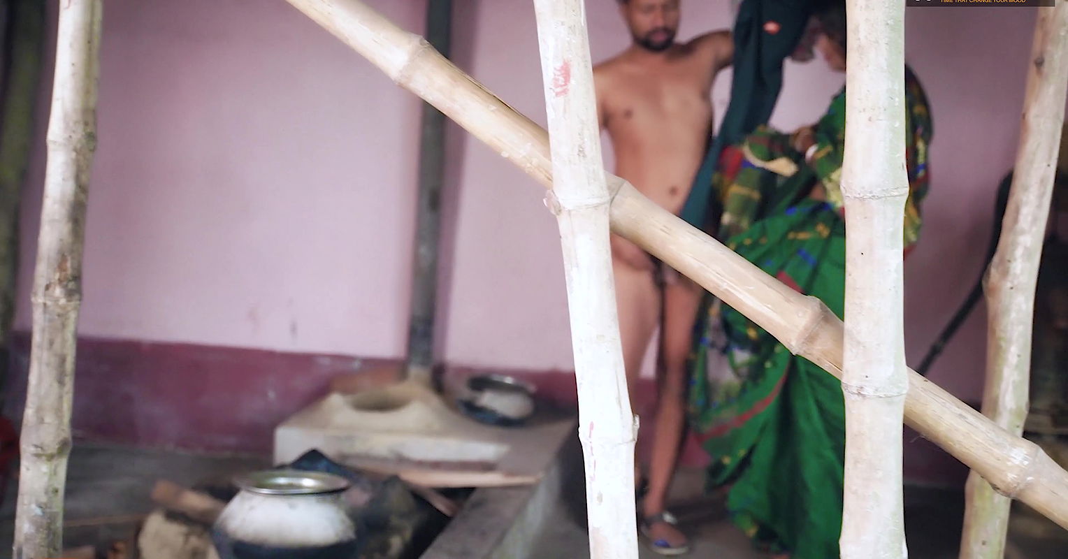 sauteli maa ko devar ke sath chodte huye dekha ussi ke sautele bete ne ( Hindi Audio )