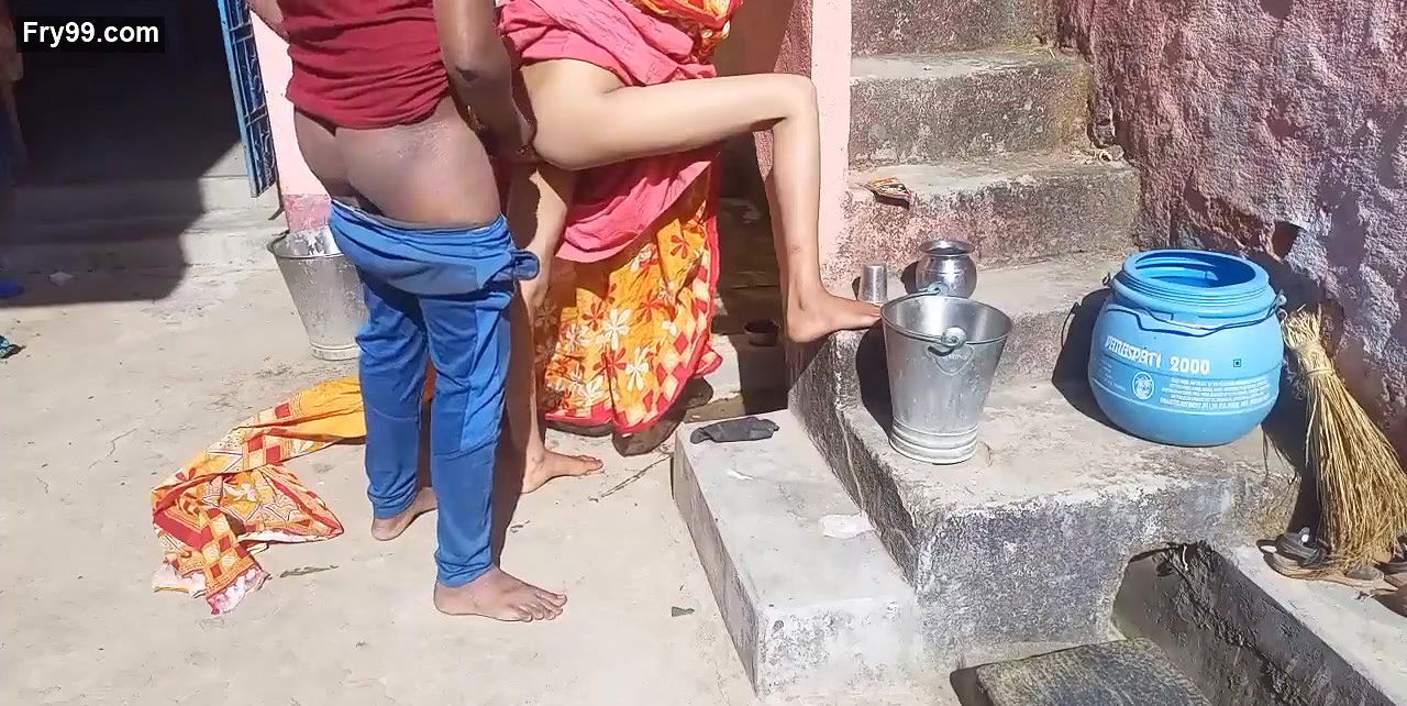 Indian neighborh bhabhi outdoor blowjob porn video