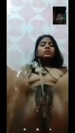 vc mein ladki ne chut mein ungli kri