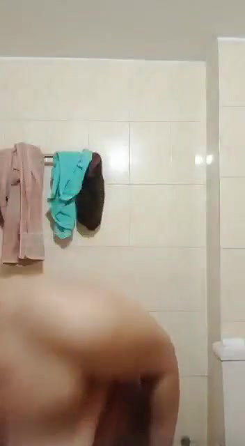 nnagi nahate hue video banayi