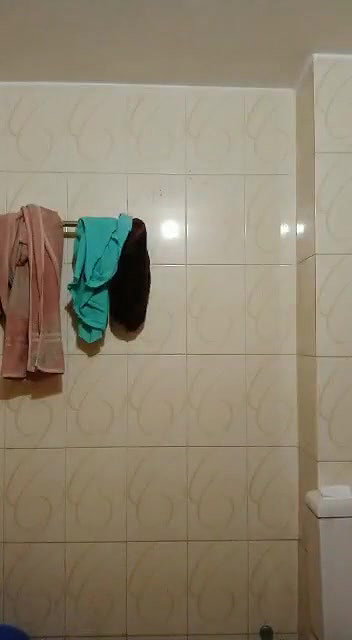 nnagi nahate hue video banayi