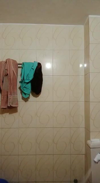 nnagi nahate hue video banayi