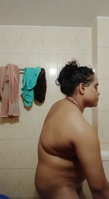 nnagi nahate hue video banayi