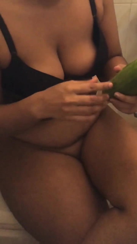 khira mein condom laagke chut mein ghusayi