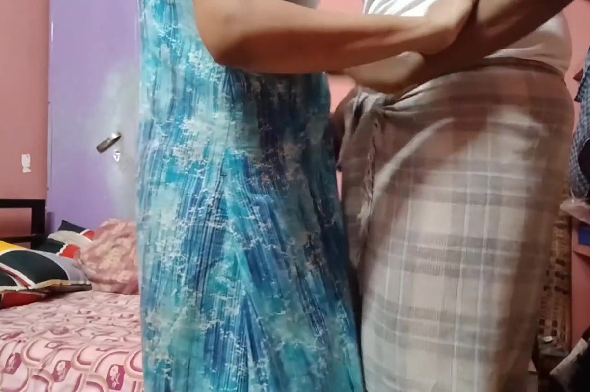 Padosi Ki Biwi Ko Lund Chusaya Aur Rasile Hoth Chuse