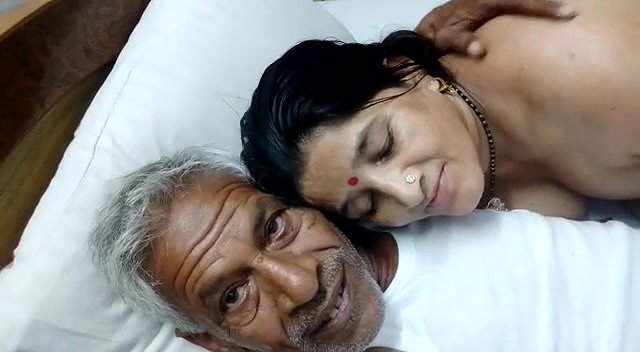 Naughty mature Indian couple latest MMS video