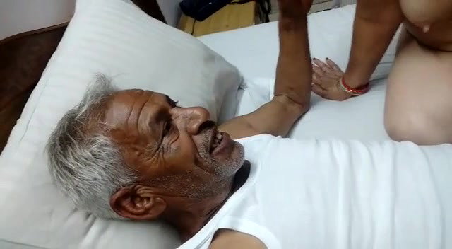 Naughty mature Indian couple latest MMS video