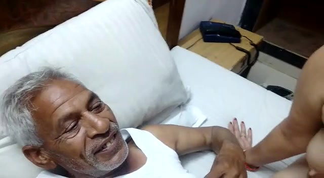 Naughty mature Indian couple latest MMS video