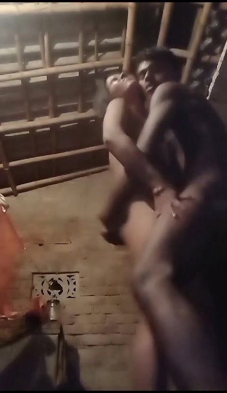 Dehati Dulhan Ko Jabajasti Goad Me Utha Kar Jor Jor Se Pela