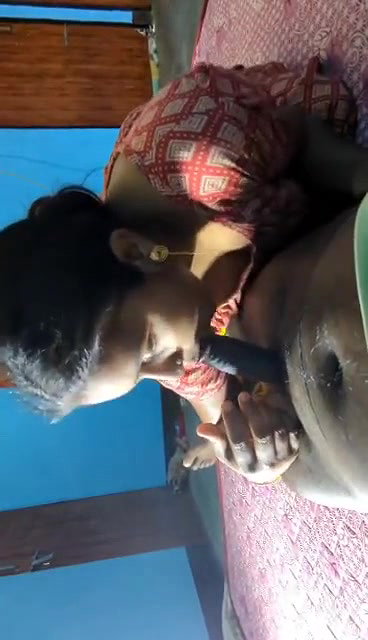 Desi Wife Ko Jamin Par Patak Kar Muh Me Lund Diya