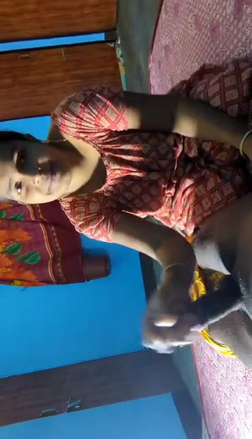 Desi Wife Ko Jamin Par Patak Kar Muh Me Lund Diya