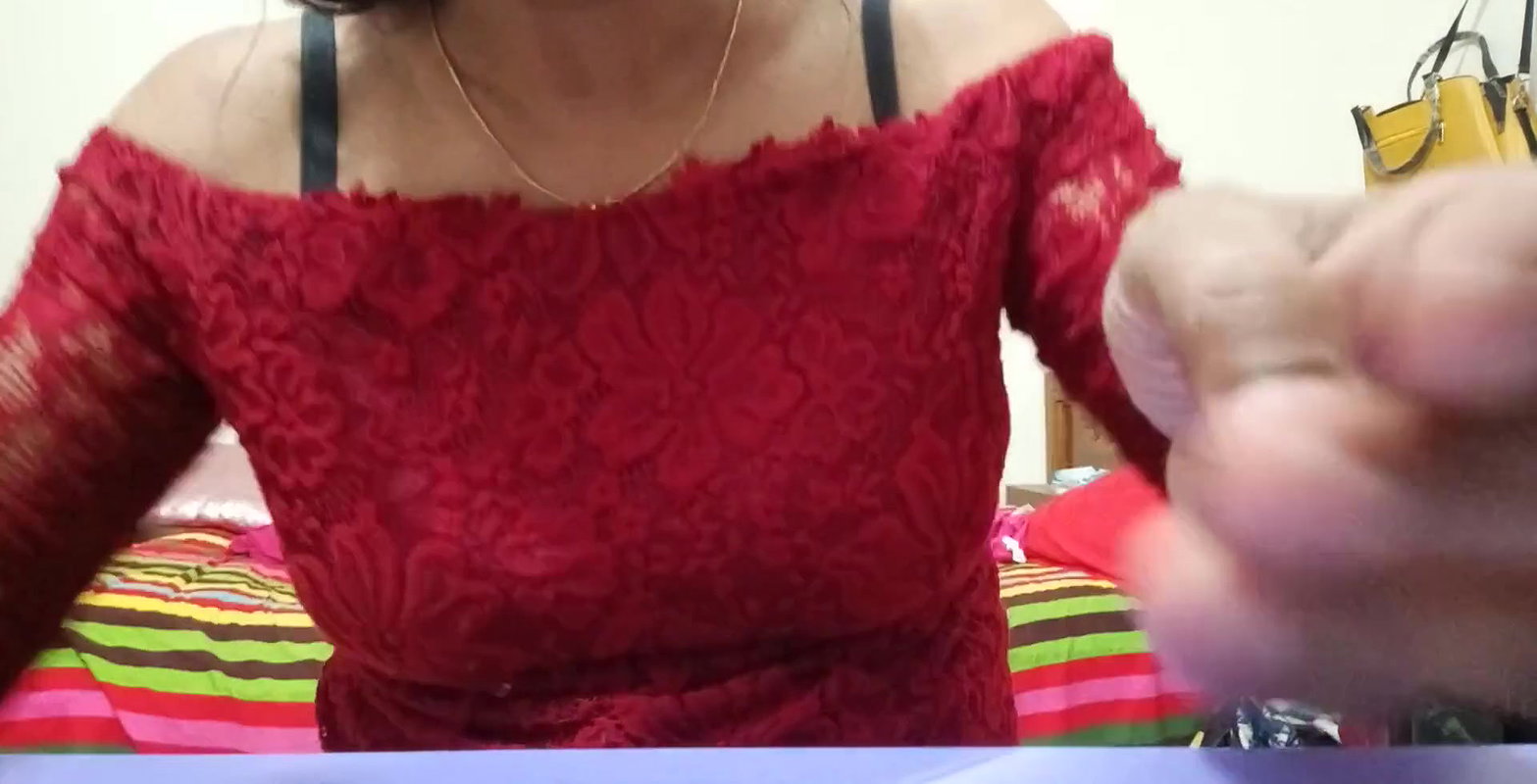 Desi horny bhabhi wants a big cock for fuck her pussy