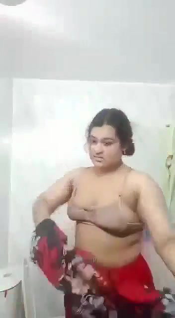Indian Bhabhi Ne Bathroom Me Ja Kar Apni Badi Badi Chuchi Ko Masla Video Viral Kiya