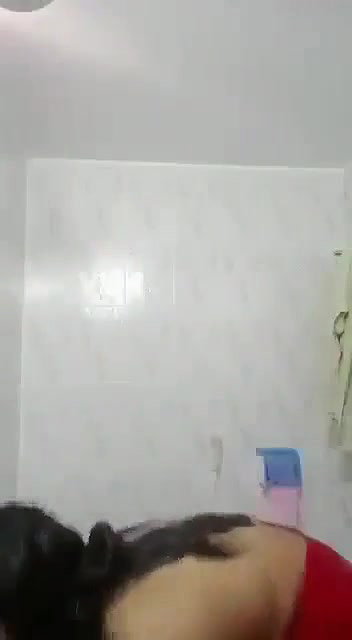 Indian Bhabhi Ne Bathroom Me Ja Kar Apni Badi Badi Chuchi Ko Masla Video Viral Kiya