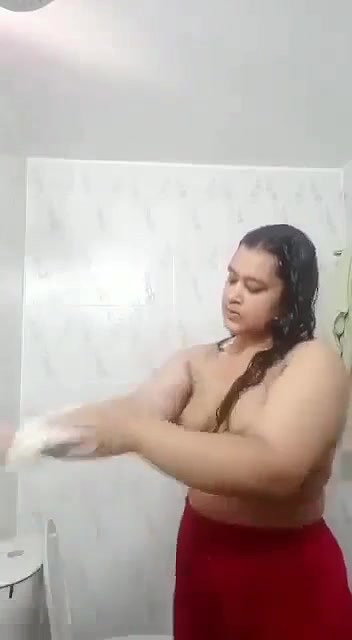 Indian Bhabhi Ne Bathroom Me Ja Kar Apni Badi Badi Chuchi Ko Masla Video Viral Kiya
