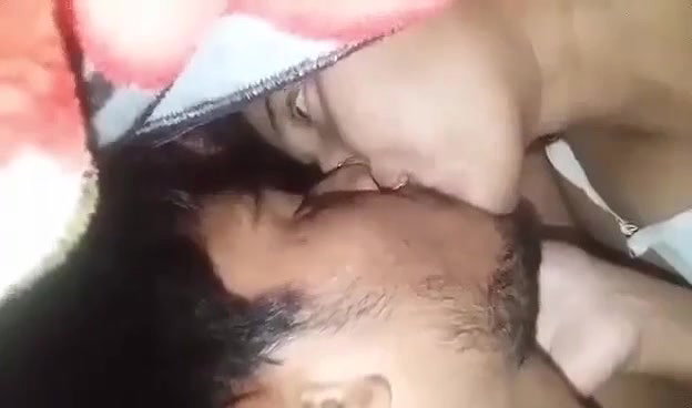 Kambal Ghussa Kar Girlfriend Ki Narm Narm Chuchi Dabai Aur Pela