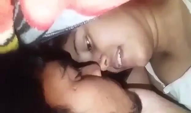 Kambal Ghussa Kar Girlfriend Ki Narm Narm Chuchi Dabai Aur Pela