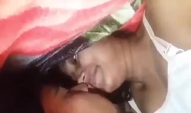 Kambal Ghussa Kar Girlfriend Ki Narm Narm Chuchi Dabai Aur Pela