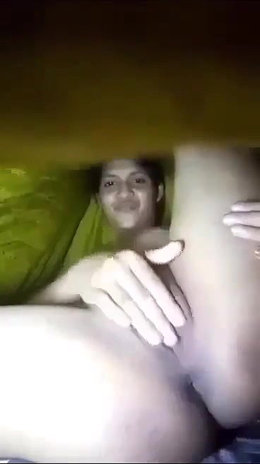 Kapde Ke Andar Chup Kar Ladki Ne Apne Bur Aur Gand Ka Video Bana Kar Viral Kiya