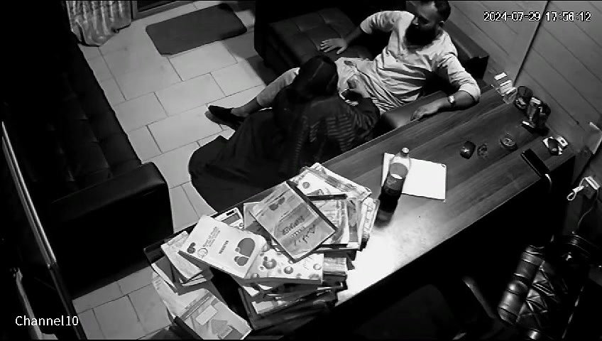 Office Me Bhukha Utha Kar Staff Ki Bur Ki Chudai Ki Web Cam