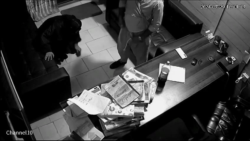 Office Me Bhukha Utha Kar Staff Ki Bur Ki Chudai Ki Web Cam