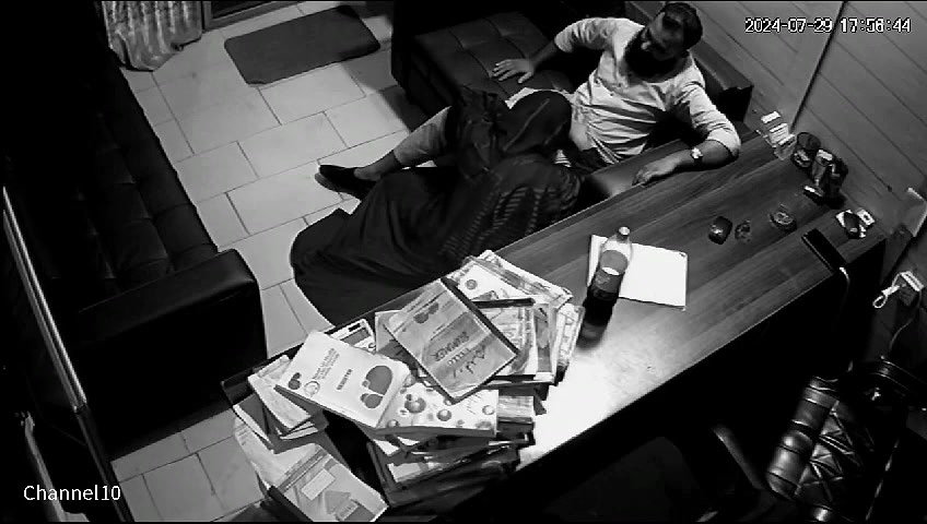 Office Me Bhukha Utha Kar Staff Ki Bur Ki Chudai Ki Web Cam