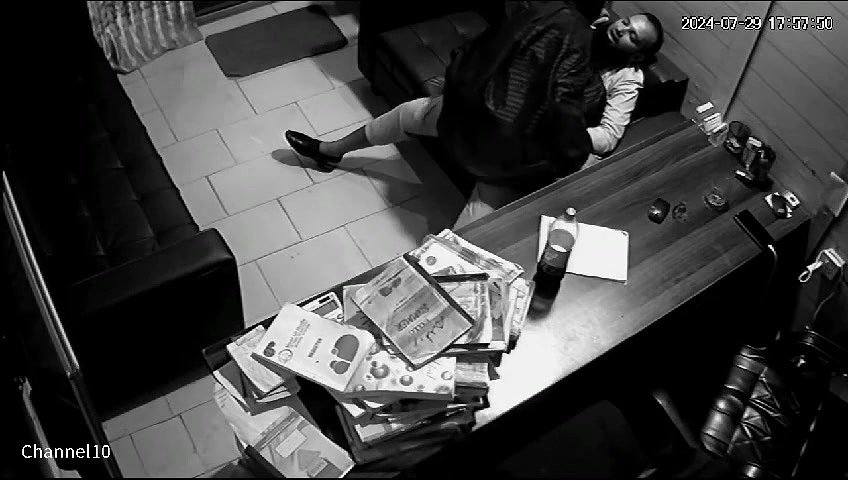 Office Me Bhukha Utha Kar Staff Ki Bur Ki Chudai Ki Web Cam