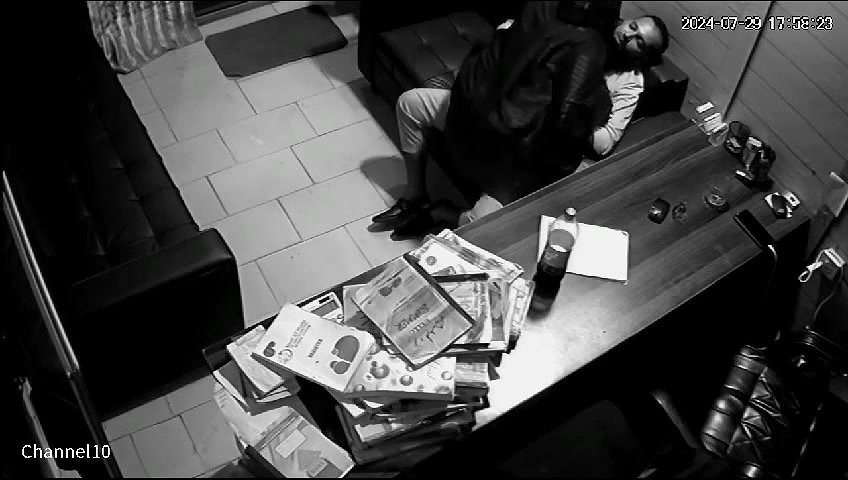 Office Me Bhukha Utha Kar Staff Ki Bur Ki Chudai Ki Web Cam