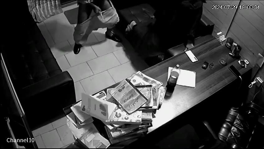 Office Me Bhukha Utha Kar Staff Ki Bur Ki Chudai Ki Web Cam