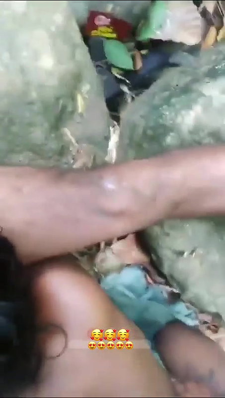 Pahaad Par Le Ja Kar Sexy Ladies Ke Muh Aur Bur Dono Me Lund Ghussaya Ek Sath Me