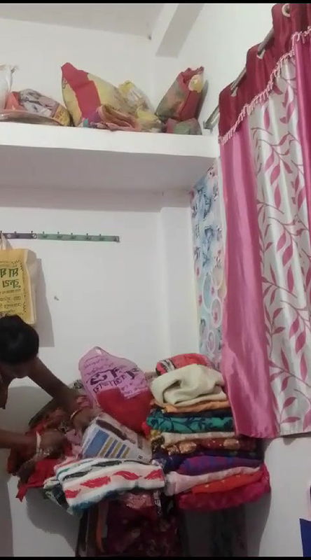 Village Bhabhi Ne Apni Sexy Bur Aur Chuchi Ko Dekhaya Apne Love Ko Video Call Par