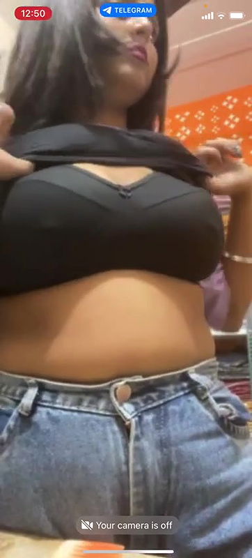 Mature GF showing on video call leak