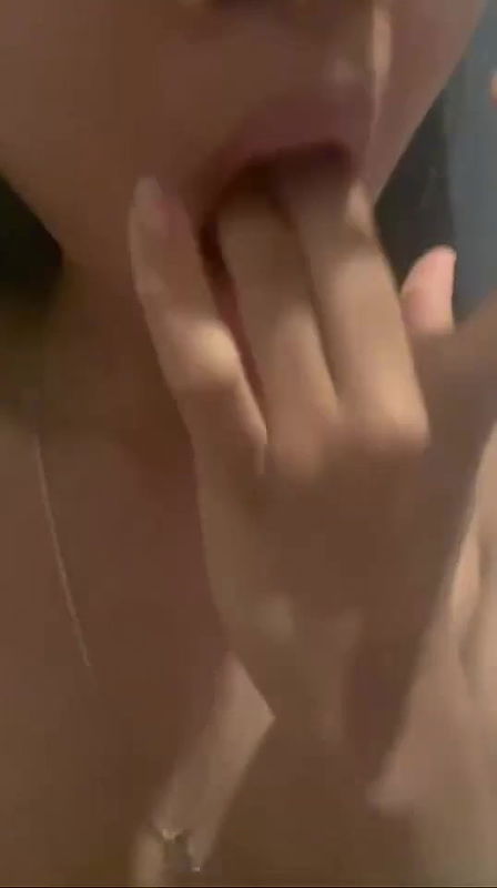 hot girl mouth fingering