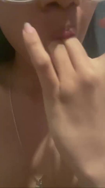 hot girl mouth fingering