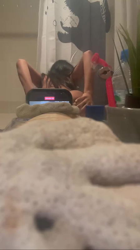 slim girl nude video recording