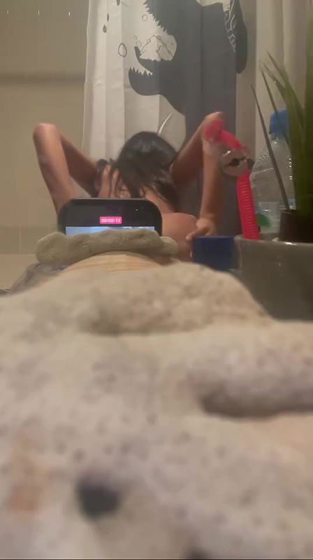slim girl nude video recording