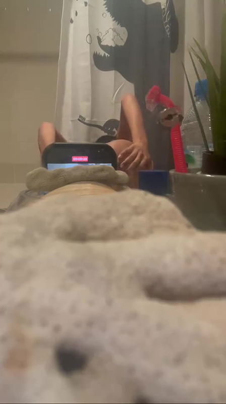 slim girl nude video recording