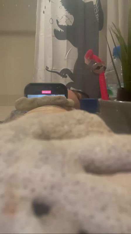 slim girl nude video recording