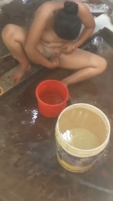 Aunty Shaving Her Choot Outdoor